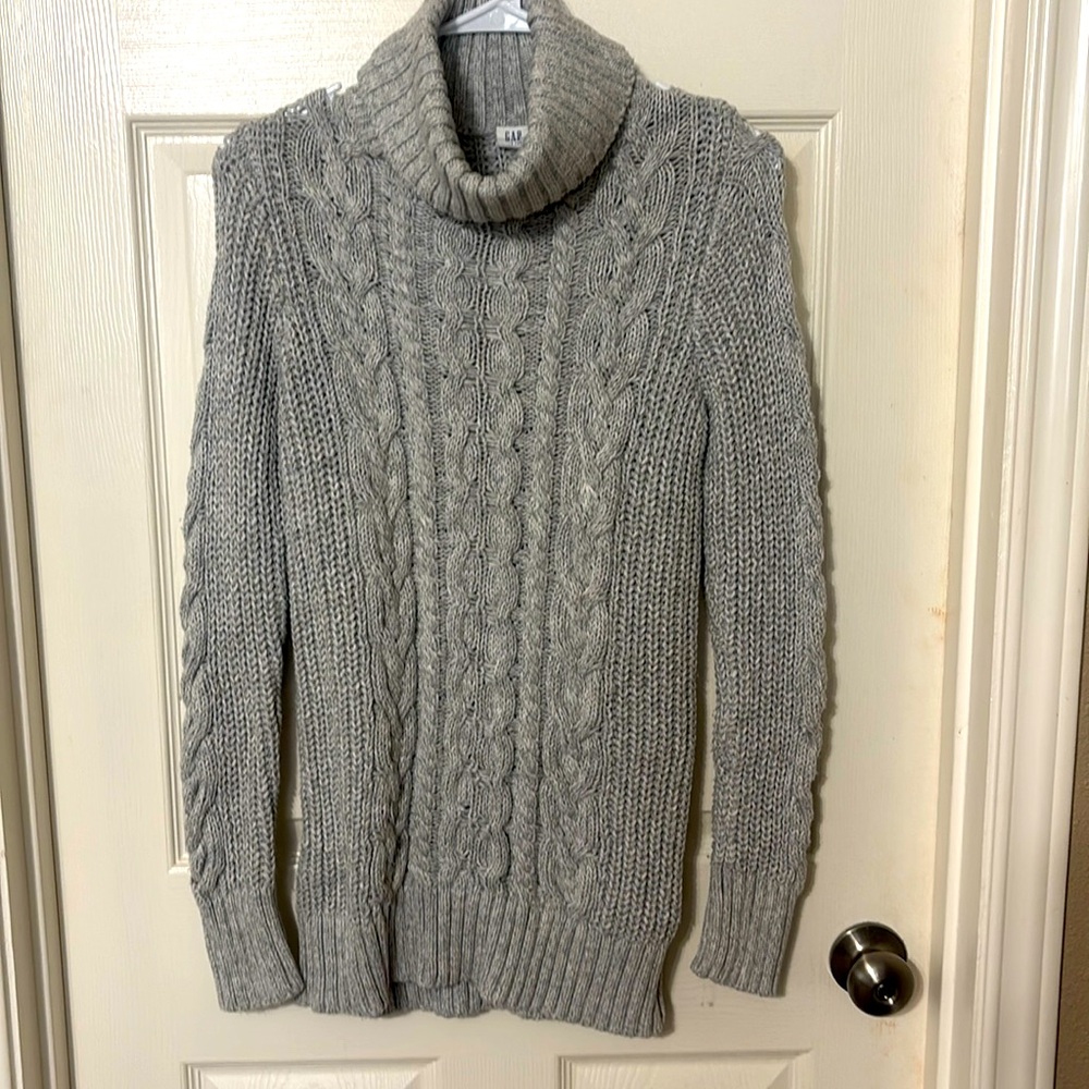 Gap cable knit sweater